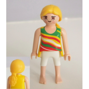 PLAYMOBIL (Z330) MER - Femme Cheveux Blond, Tee Shirt à Motifs, Short, Pieds Nus
