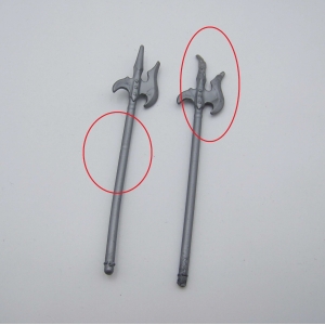 PLAYMOBIL (L2333) MOYEN-AGE - Lot de 2 Lances Hallebardes Gris Clair (Abimées)